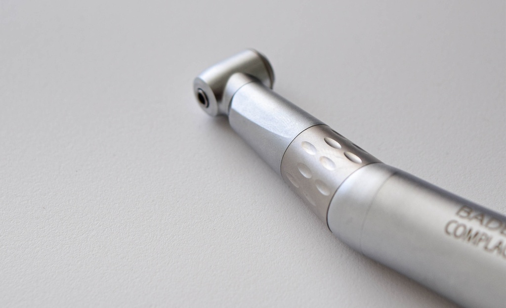 CONTRA ÁNGULO COMPLACENT 1:1 CON LUZ LED AUTOGENERADA