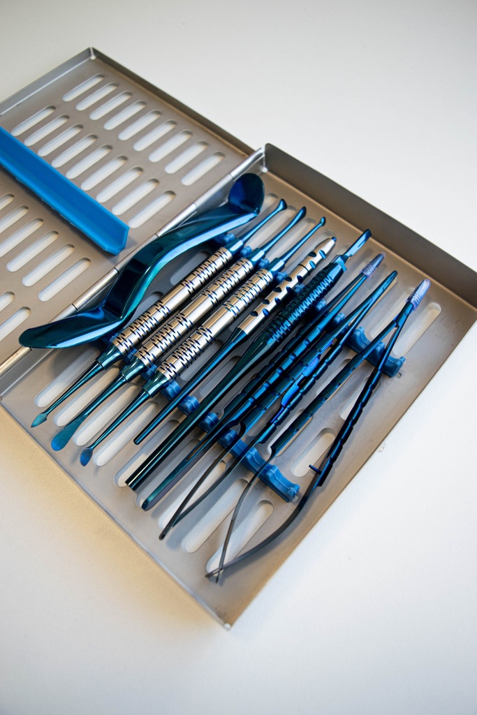 CAJA DE MICROCIRUGIA PERIODONTAL CON CASETTE METÁLICO AZUL